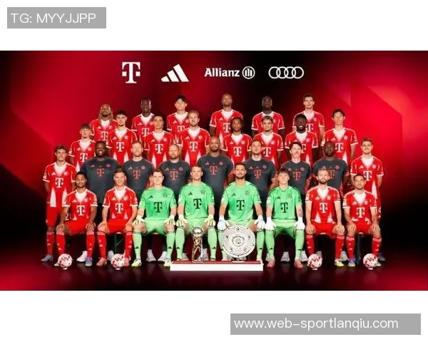 拜仁25-26赛季全家福揭晓夏窗四新援与德超杯奖杯沙拉盘同框亮相